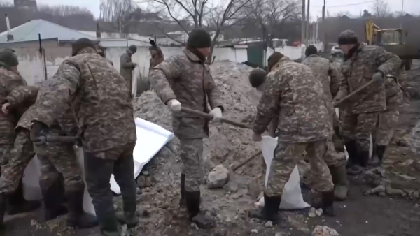 Больше 17 тыс. спасателей, полицейских и военных задействовали в борьбе с паводками в РК