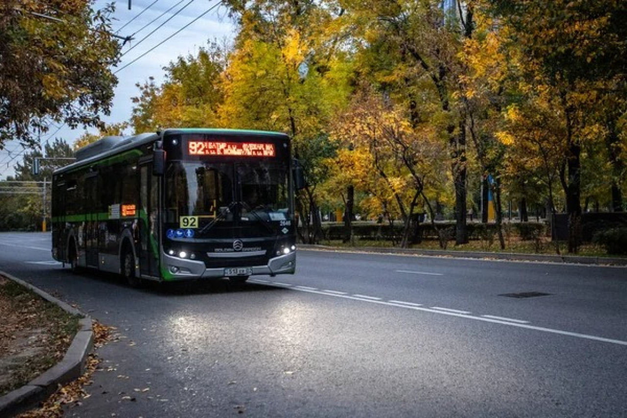 Алматыда Канье Уэстің концертіне байланысты қоғамдық көліктің 32 бағыты уақытша өзгереді