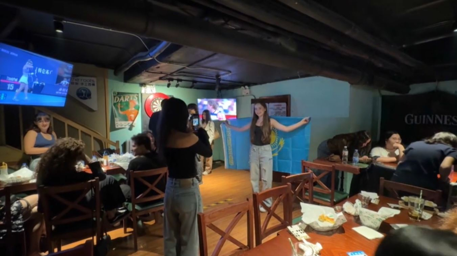 Қытайдағы қазақстандық студенттер «Қайратқа» қолдау көрсетеді. Live