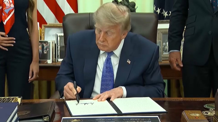 Құқық қорғау ұйымдары Трампты сотқа берді
