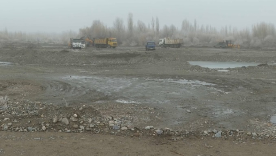 Дамбу протяженностью 10 км строят в Каратальском районе