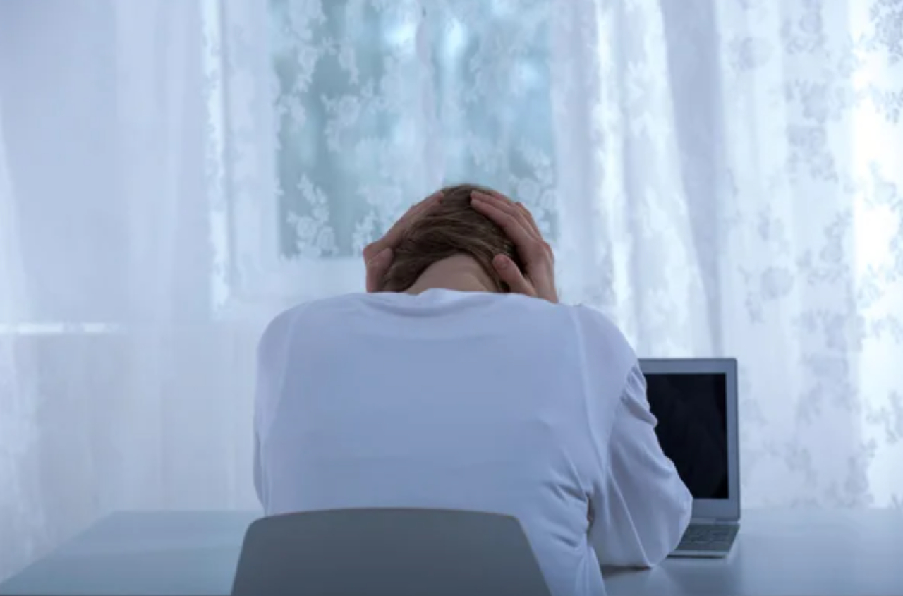 Следил и заглядывал в окна: в Атырауской области вынесен приговор за сталкинг