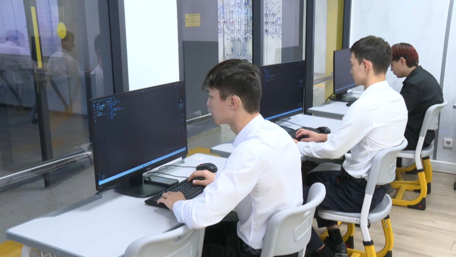 Семейде инклюзивті білім алу қажеттілігі бар студенттерге арналған хакатон өтті