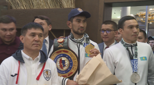 Чемпионов мира по боксу встретили в столичном аэропорту