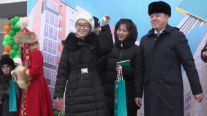 360 семей получили ключи от квартир в Уральске