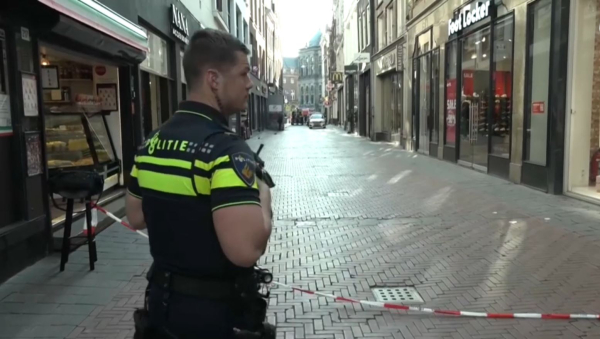 Амстердамда белгісіз біреу пышақпен бес адамды жаралады