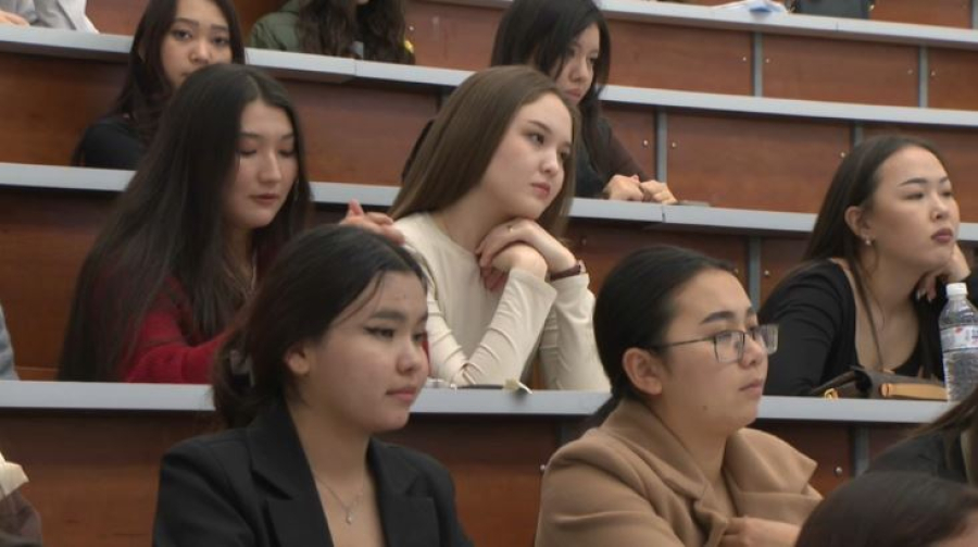 Как молодые журналисты учатся у признанных профессионалов