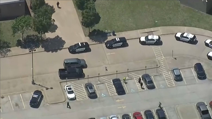 Ученик открыл стрельбу в школе Далласа