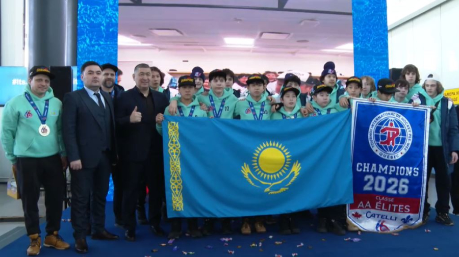 Команду хоккеистов Astana Team торжественно встретили в аэропорту