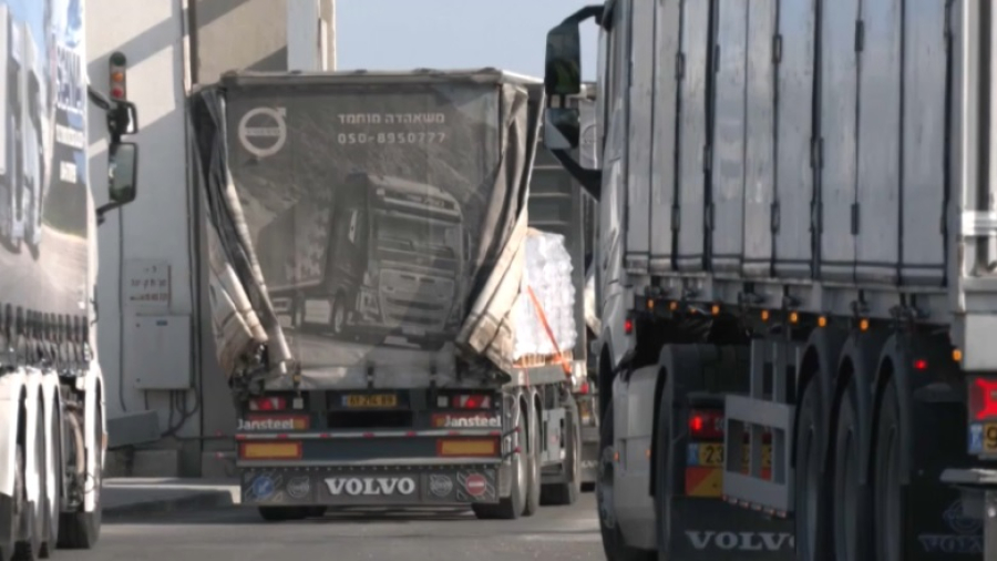 За день в сектор Газа въехали 100 грузовиков с гумпомощью