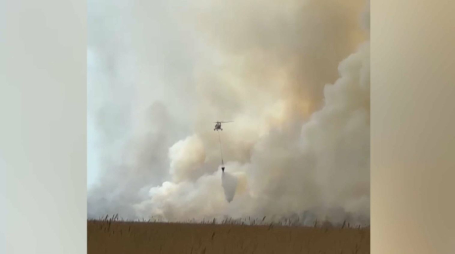 Пожар в резервате «Акжайык»: с вертолёта сбросили 30 тонн воды