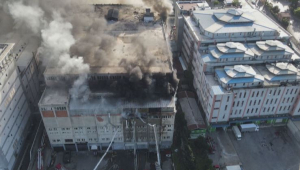 Пожар разгорелся на фабрике Стамбула