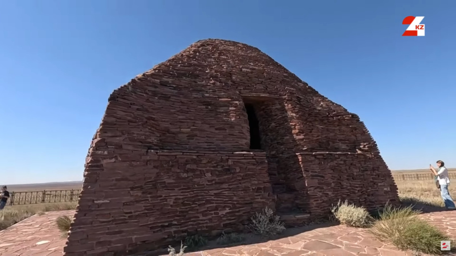 Зыңғыр тастар, кесенелер мен фантом-жолдар | Ұлытау. 2-бөлім