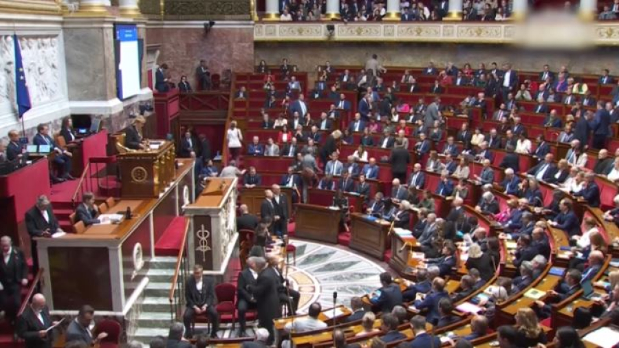 Соцпартия Франции против кабмина