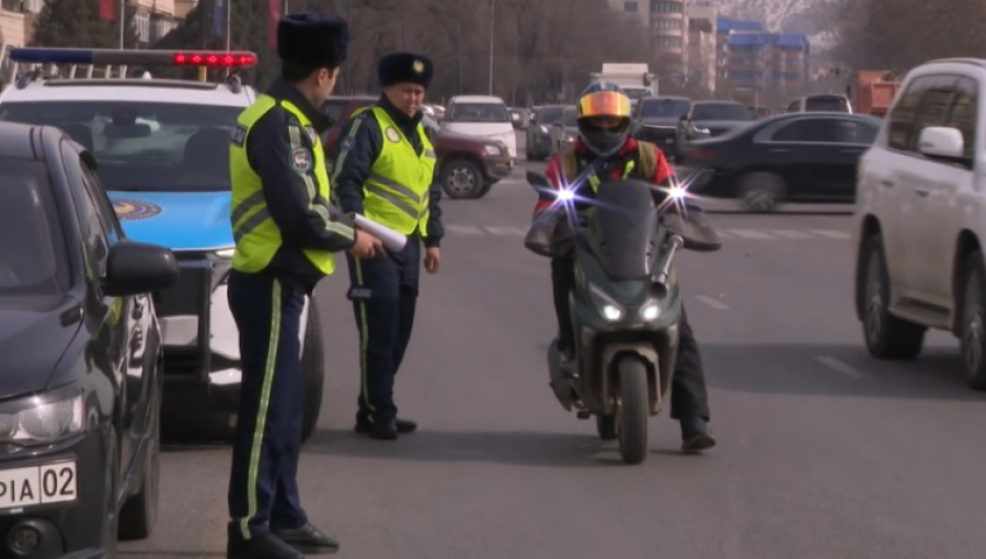 Водителей мопедов начнут штрафовать в Казахстане