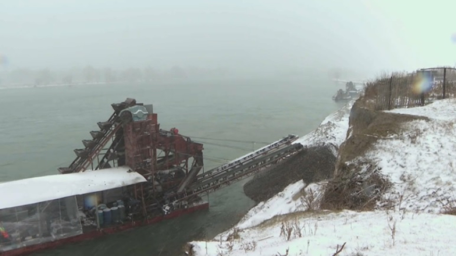 Как углубляют Иртыш в Глубоковском районе ВКО