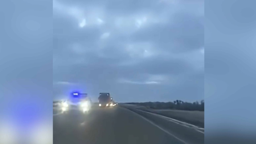 Полицейские обеспечивают сопровождение транспорта на трассах