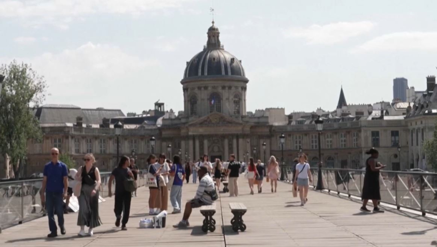 Францияда қоғамдық орындарда темекі шегуге тыйым салынды