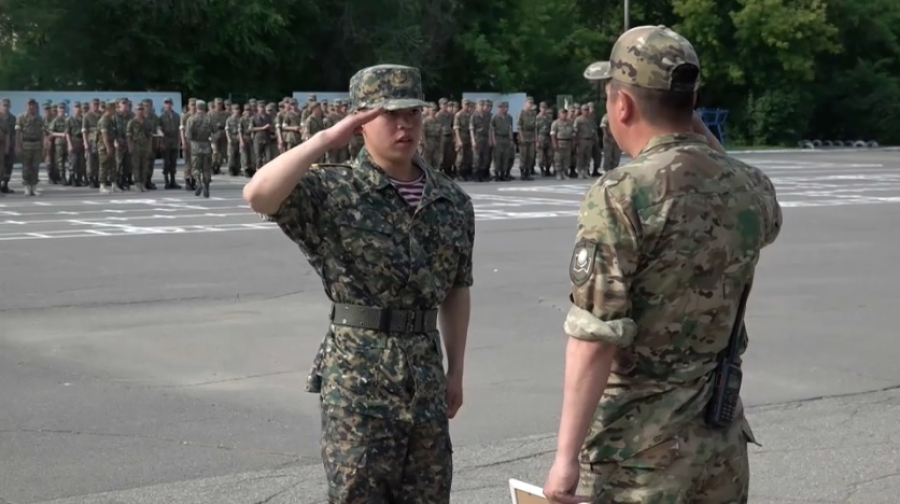 21 военнослужащий в Уральске получил гранты на обучение в вузах