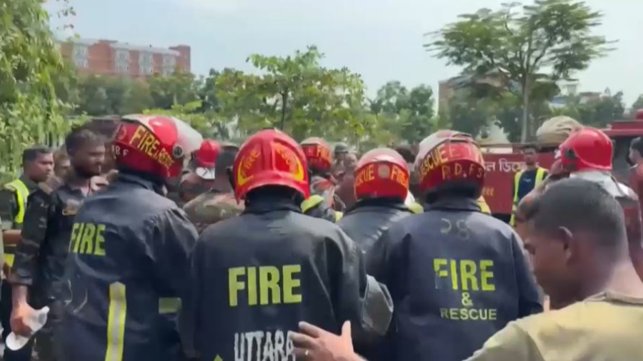 Самолёт упал на школу в Бангладеш: есть жертвы