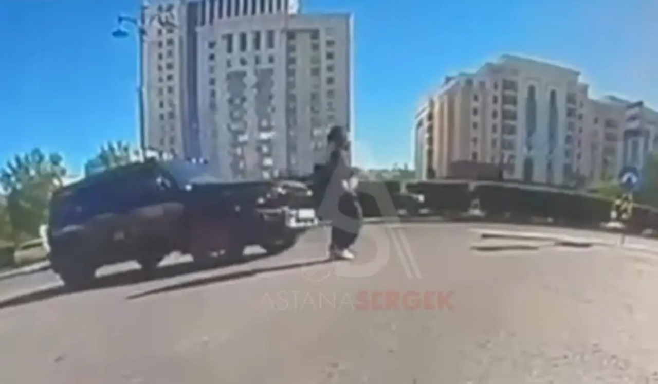 Астанада жүргізуші әйел адамды қағып, қашып кетті 