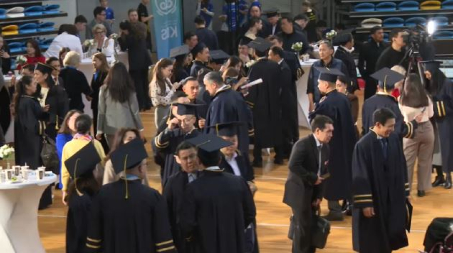 Выпускникам университета спорта вручили дипломы