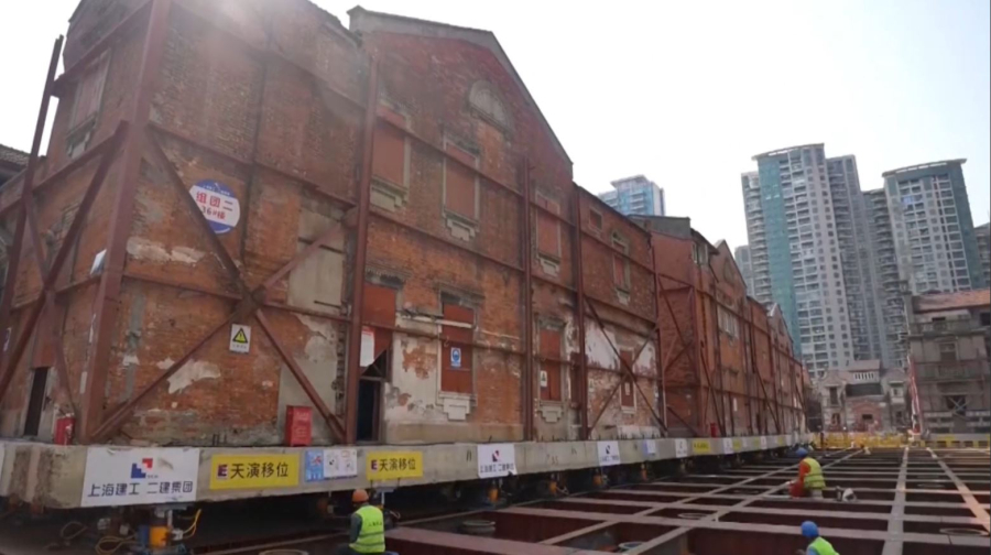 Шанхайда роботтар 7500 тонналық тарихи кешенді көшірді