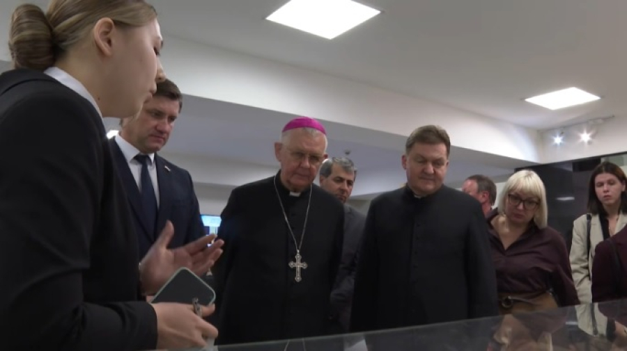 В Нацмузее открылась выставка к Съезду мировых религий