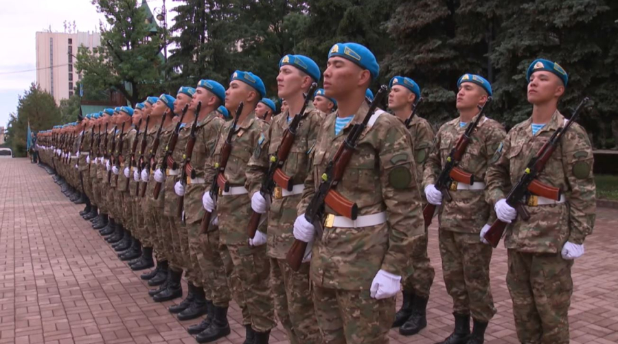 Алматыда жас сарбаздар ант берді