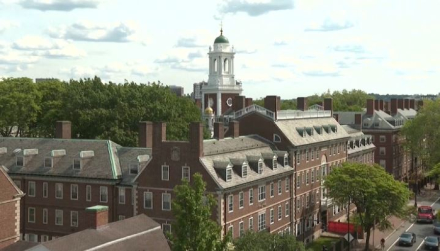 Трамп требует от Гарварда $1 млрд