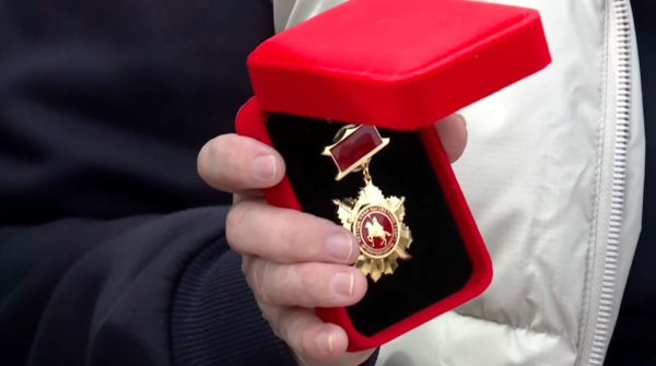 Нагрудный знак «Ұлттық ұланның үздігі» вручили ветерану в Талдыкоргане