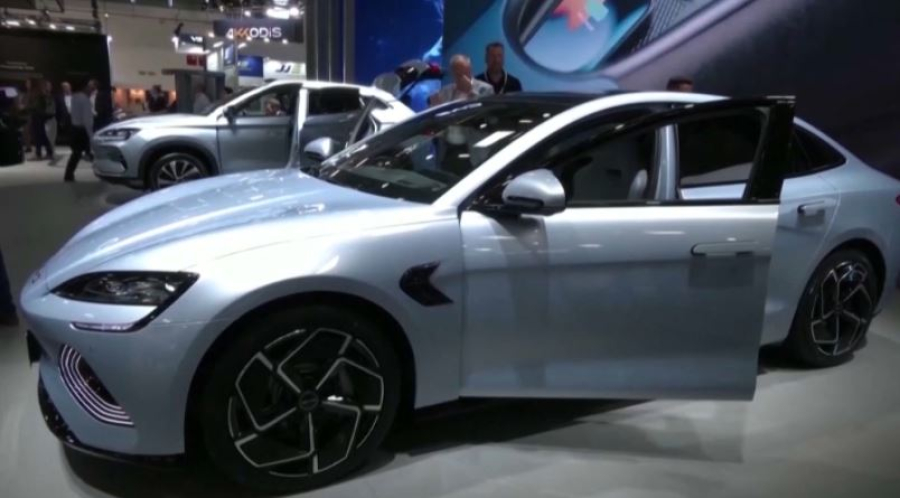 Электромобили принесли убытки автогигантам