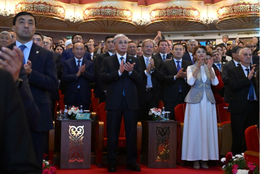 Мемлекет басшысы Республика күніне арналған салтанатты кешті тамашалады