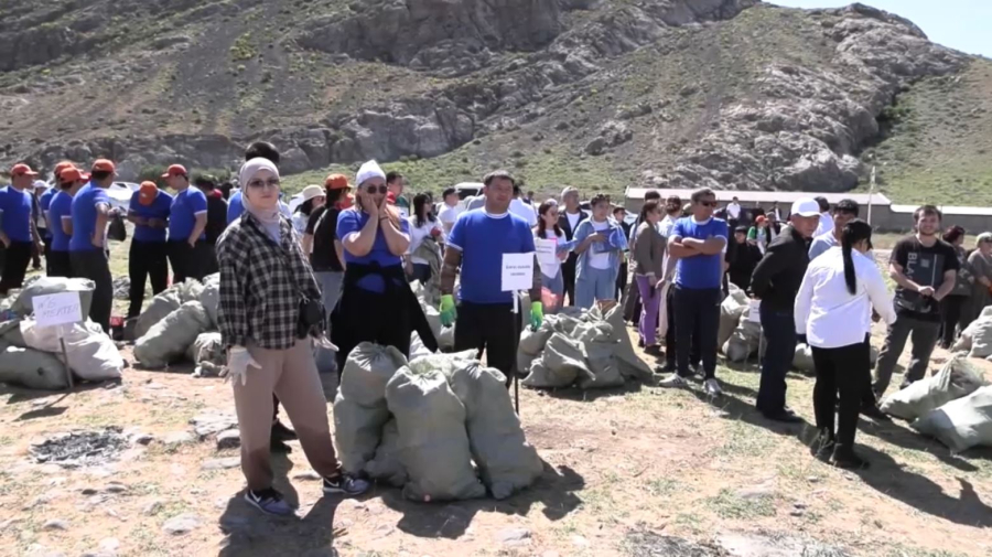 Кентауда жастар мен еріктілер плоггингтен жарысты