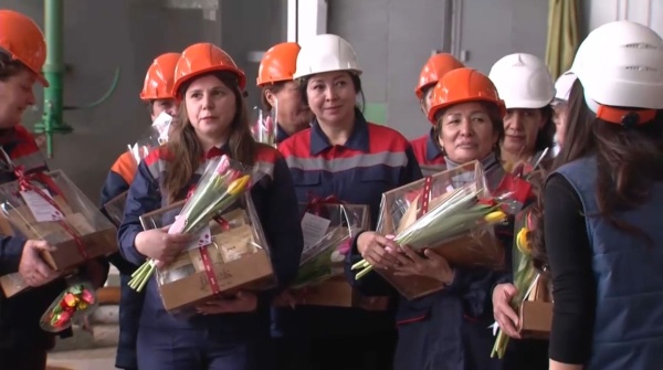 Активисты AMANAT поздравили представительниц рабочих профессий с 8 марта