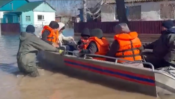 В Астраханском районе экстренно эвакуируют население