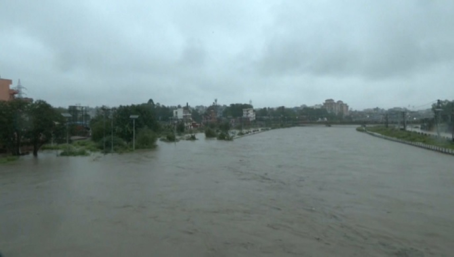 Число жертв наводнений в Непале выросло до 52