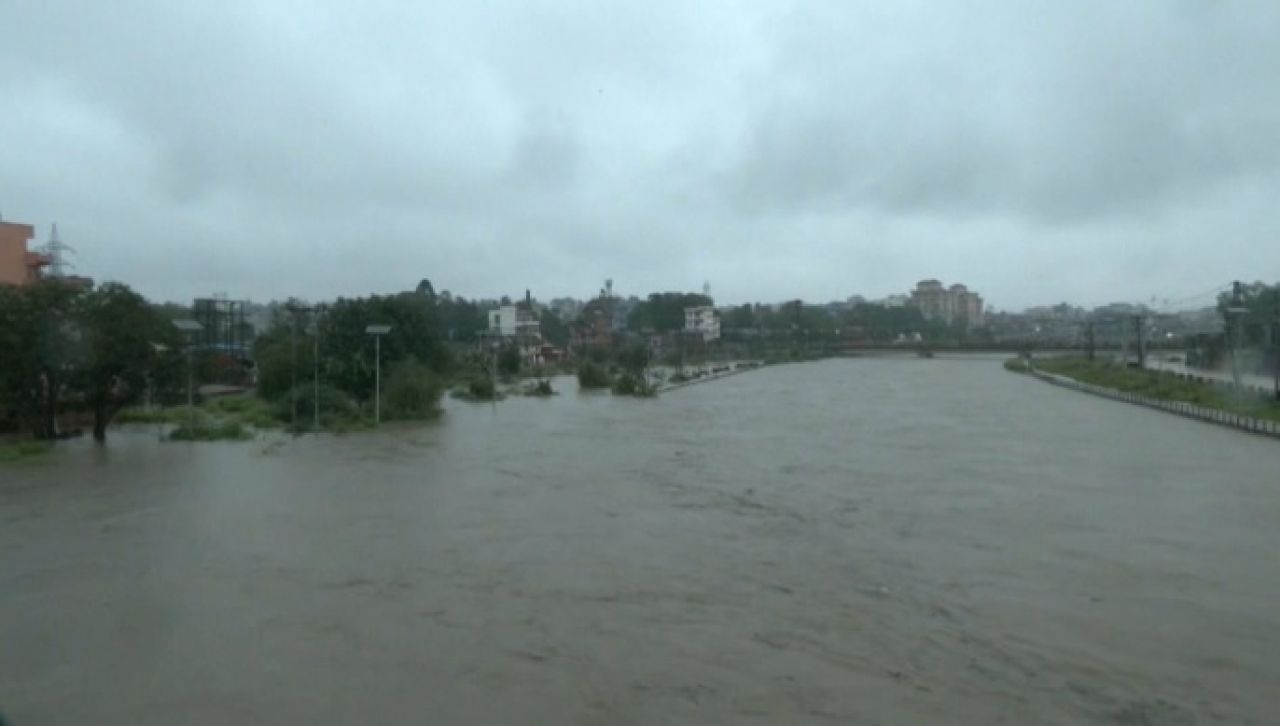 Число жертв наводнений в Непале выросло до 52