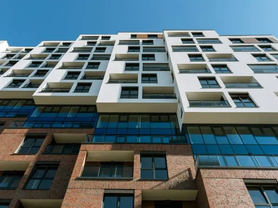 Алматы ма, әлде Астана ма: бүгінде тұрғын үйді қай қалада сатып алу тиімді?