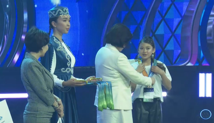 Елордада қазақ тілінен республикалық олимпиада жеңімпаздары марапатталды