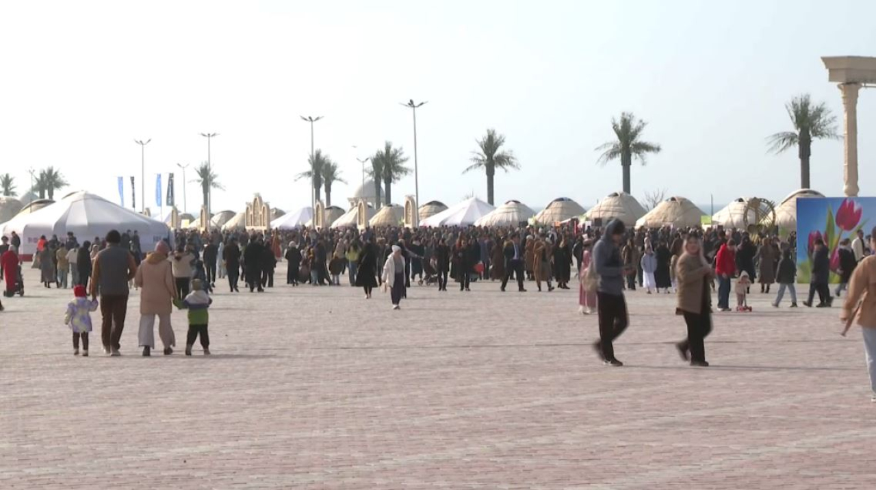 Больше 30 юрт установили на побережье Актау