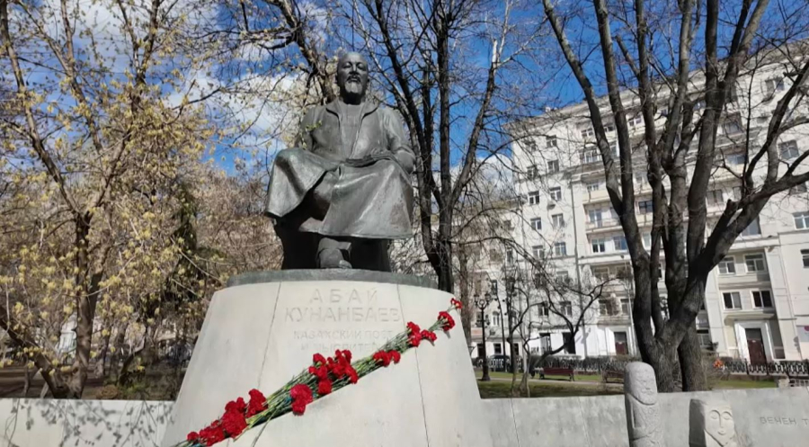 Мәскеудегі Абай ескерткішіне – 20 жыл