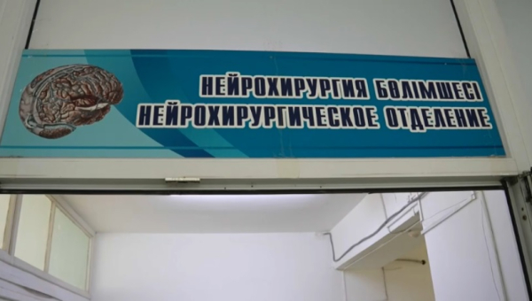 Пластину из костного цемента установили в черепе пациентки в Павлодаре