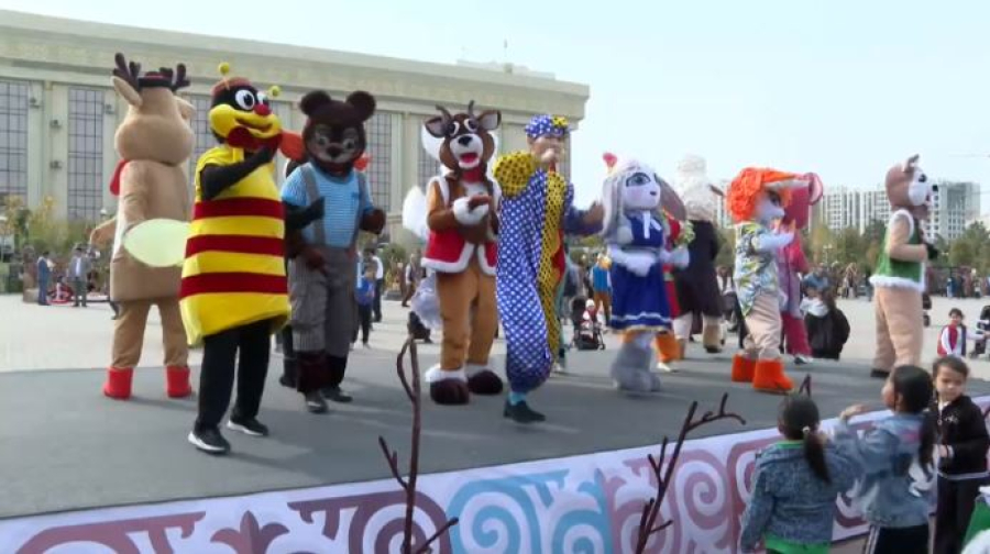 Песни, танцы и единство: как Шымкент праздновал День Республики