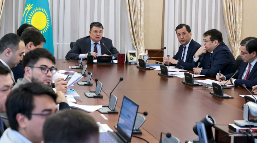 Бозумбаев поручил утвердить пятилетние планы развития районов и городов до 15 июня
