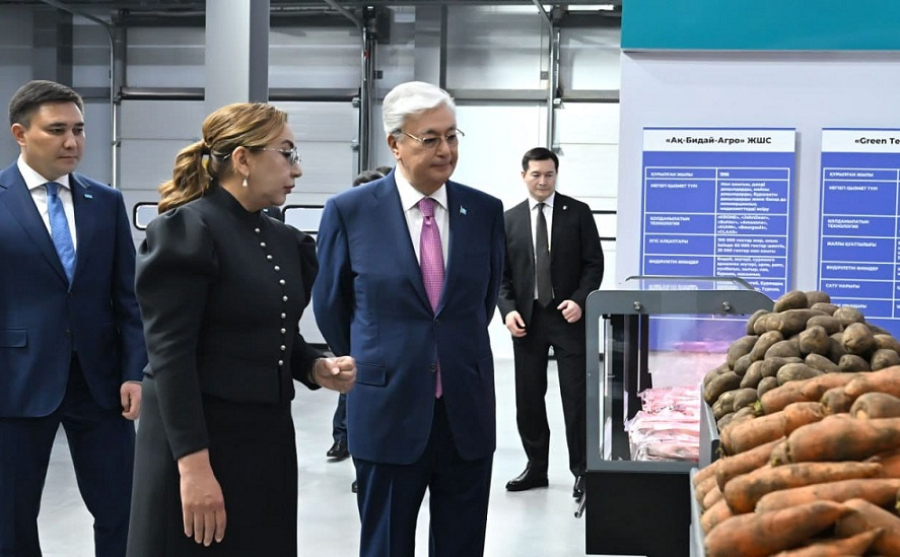 Глава государства побывал на выставке сельхозпродукции