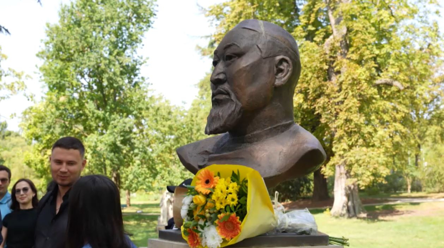 Память Абая почтили в Париже