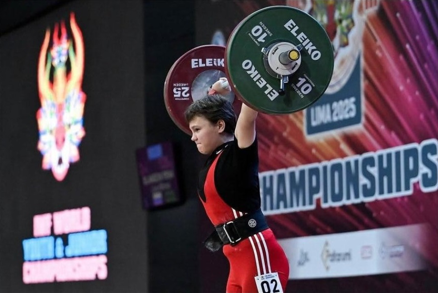 Казахстан завоевал второе золото на ЮЧМ по тяжелой атлетике