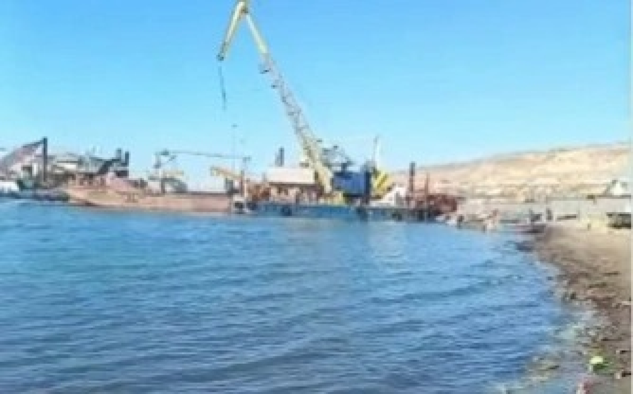 Маңғыстауда Каспий теңізіне май төгілді: Экологтар не дейді