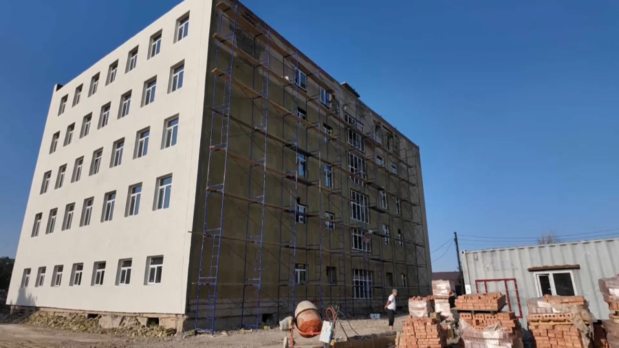 Арқалықта бос қалған үйлер жөнделіп жатыр